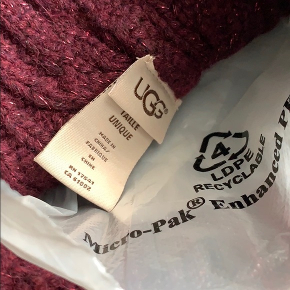 Ugg W Pom Beanie - Picture 3 of 5